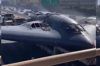 „Prestiž Ameriky utrpěla.“ Írán ukázal sestřelený stealth bombardér B-2 v ulicích. Zkouší oklamat svět, skočila mu na to i Čína